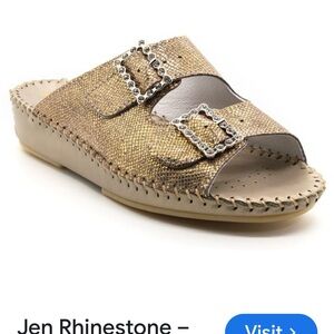 La Plume Elegant Gold Women's Slip-On Sandals.THESE ARE GORGEOUS! Like new